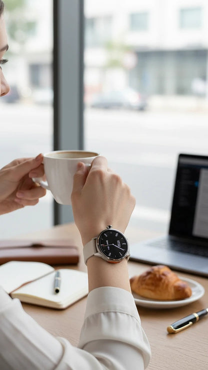 Raftec smartwatch con pantalla digital en negro y correa de silicona beige, ideal para un estilo de vida activo.