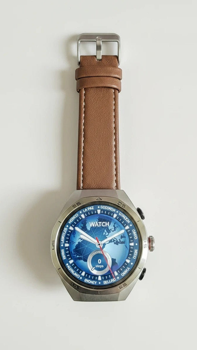 Raftec reloj inteligente con esfera de mapa mundial azul, caja plateada y correa de cuero marrón. Muestra la hora y pasos.